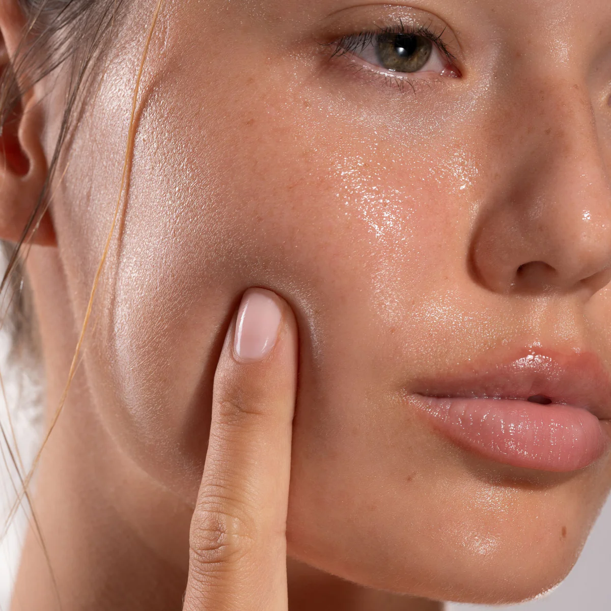 Bielenda Glaze & Glow Moisturizing Brightening Face Cream Glazed Skin Effect - Image 2