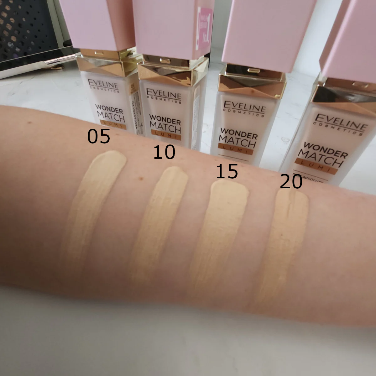 Eveline Wonder Match Lumi Foundation SPF20 - Image 6