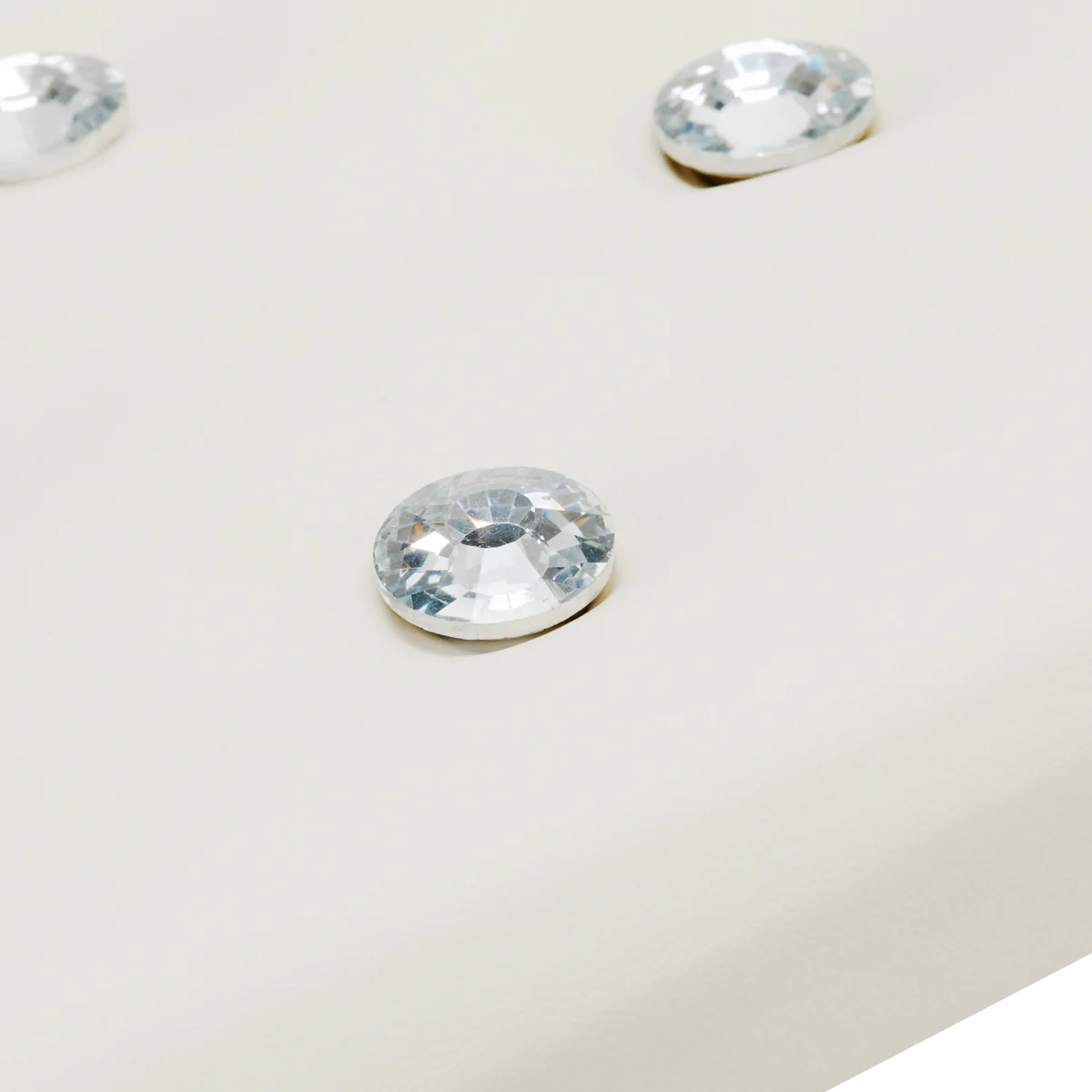 Momo Diamond Manicure Hand Rest Ecru - Image 4