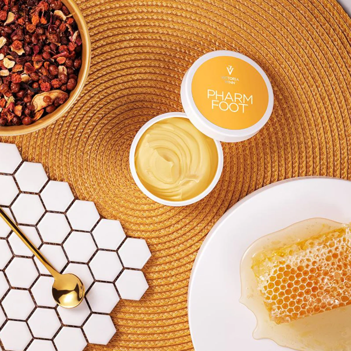 Pharm Foot Rich Balm Soothing & Regenerating Ointment with Manuka Honey SH.3 - Image 3