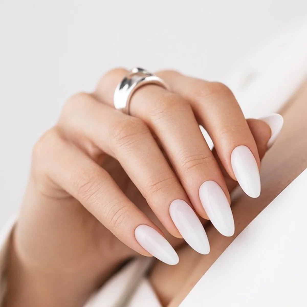 Victoria Vynn Builder Gel UV/LED Milky White 15 - Image 2