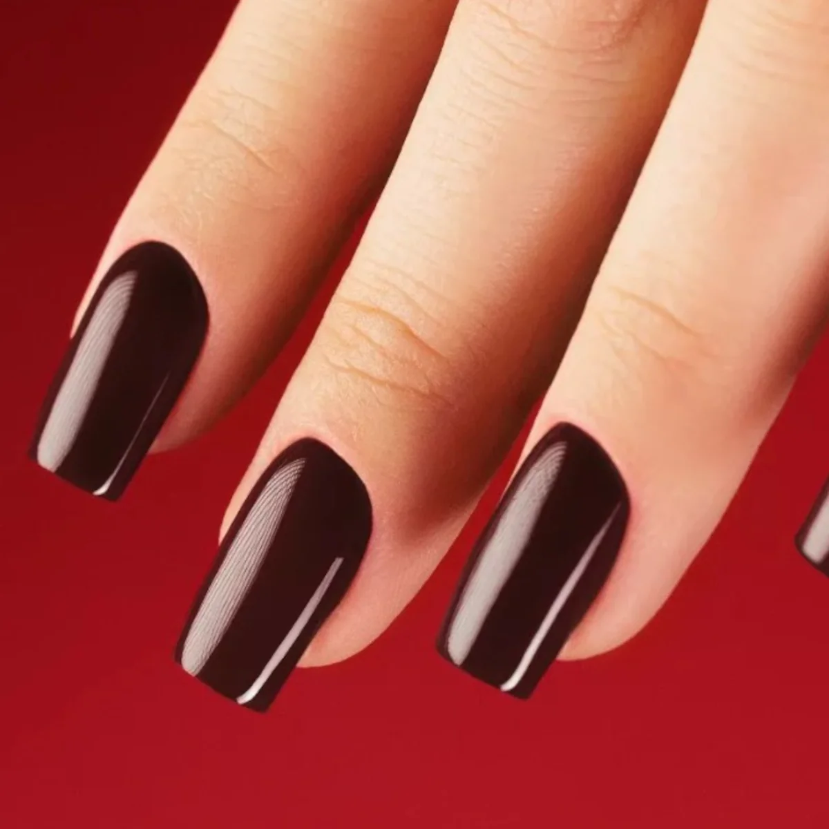 Victoria Vynn Gel Polish Color 439 d-Ark Red - Image 3